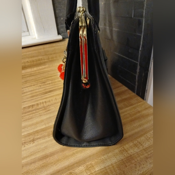 Betsey Johnson Like NEW Black Tote/Crossbody with Kisslock - Picture 9 of 15